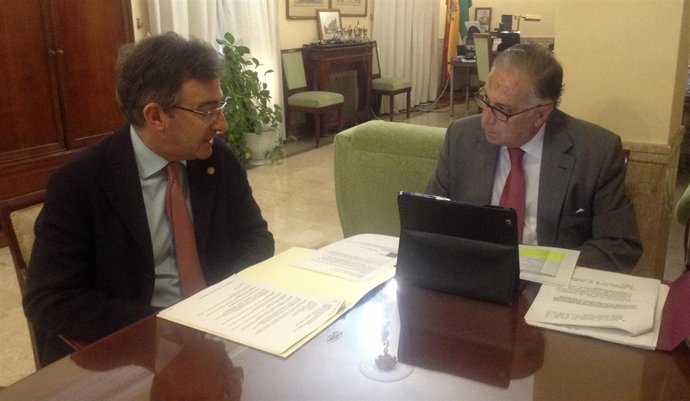 Subdelegado en Huelva y el rector de la UHU, reunidos