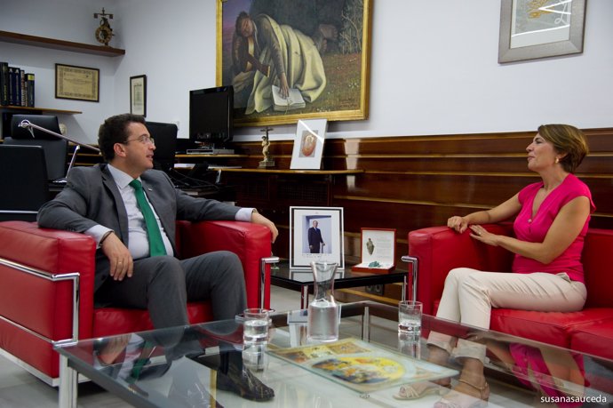 Manzano y la presidenta Parlamento de Baleares