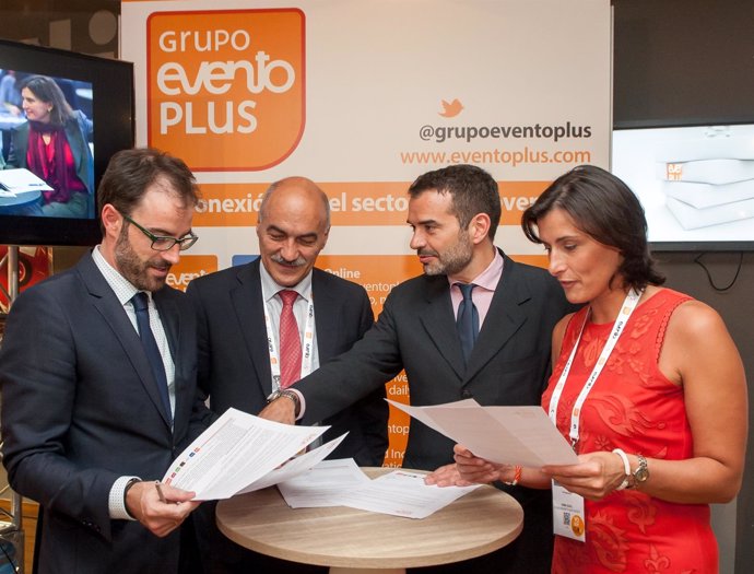 Firma del acuerdo entre OPCE Cantabria y Evento Plus