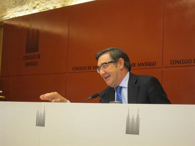 Currás en rueda de prensa en julio 2014 como portavoz de junta de gobierno