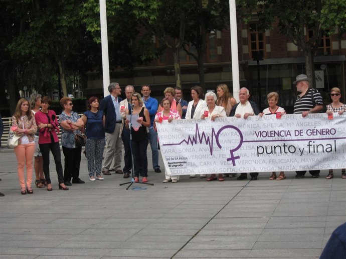 María, víctima de violencia de género, se dirige a los concentrados