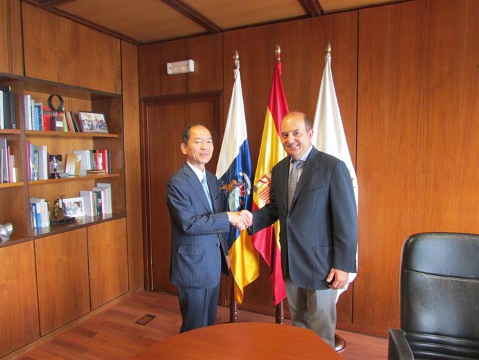 Cardona se reúne con el cónsul de Japón en Canarias, Hidehiro Yoshii