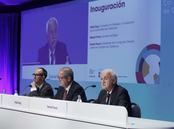 (Por La Derecha) Daniel Faura Y El Conseller De Empresa, Felip Puig