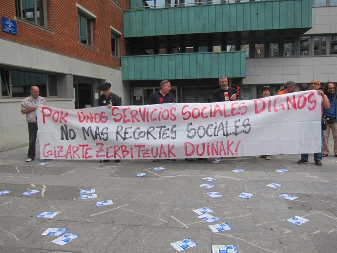 Concentración ante el Ayuntamiento de Barakaldo.