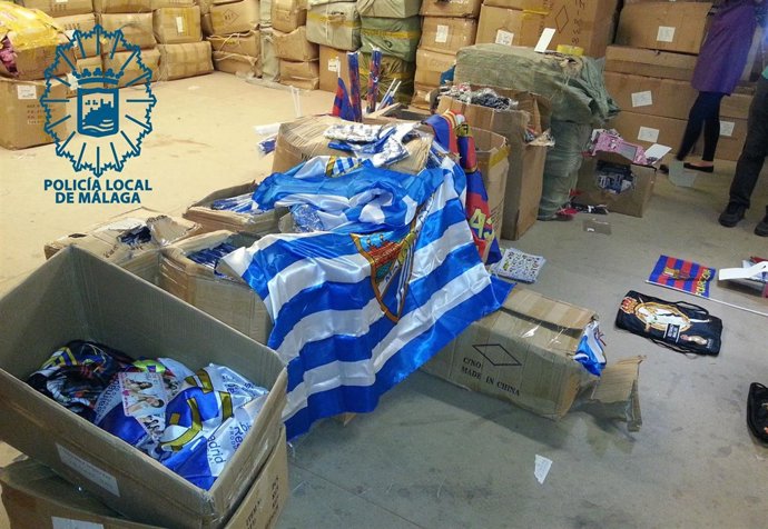 Prendas falsificadas de varios clubes de fútbol y disney