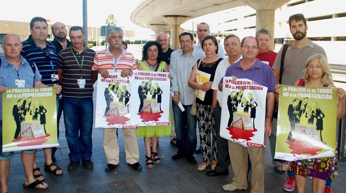 Encierro del comité de empresa en el aeropuerto de Sevilla.