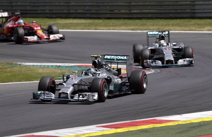 Rosberg (Mercedes), Hamilton y Alonso (Ferrari)