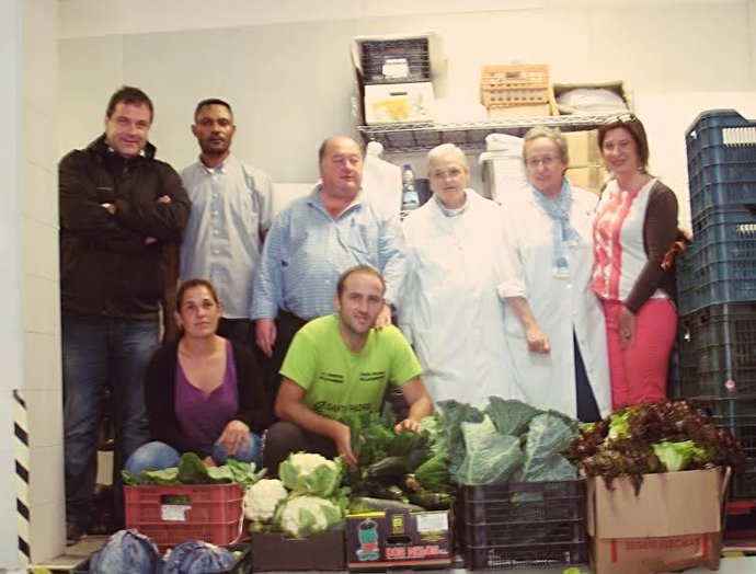 Entrega de alimentos a la Cocina Económica