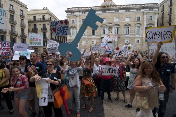 Concentración en Barcelona a favor del 'home sharing'