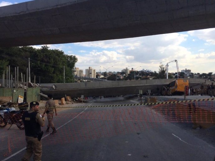 Se derrumba un puente en Brasil