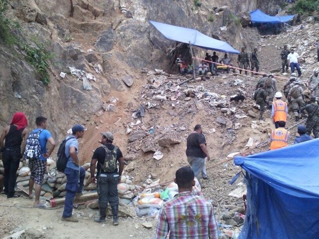 Siguen las labores de rescate de mineros hondureños