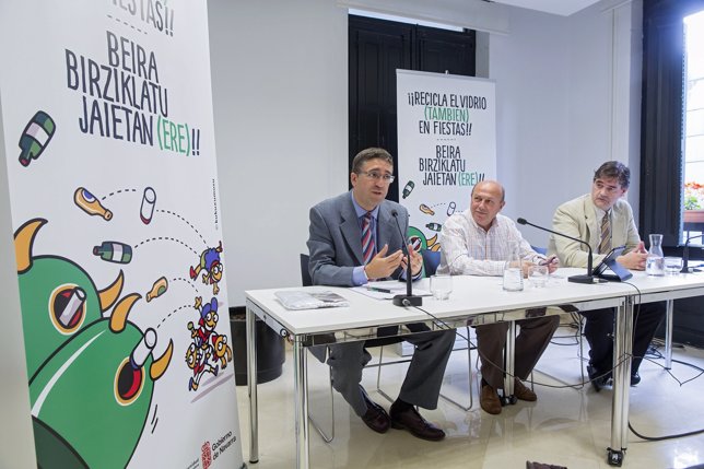 Óscar Acedo, José Muñoz y Andrés Eciolaza en la presentación de la campaña 