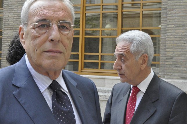 El consejero de Medio Ambiente, Modesto Lobón, y Alfredo Cajal (IAA).