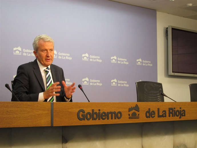 El portavoz del Gobierno riojano, Emilio dle Río, informa del Consejo Gobierno