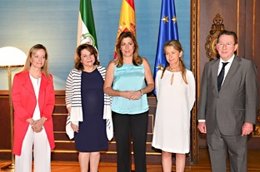 Susana Díaz, con los vocales del CGPJ y el consejero de Justicia 
