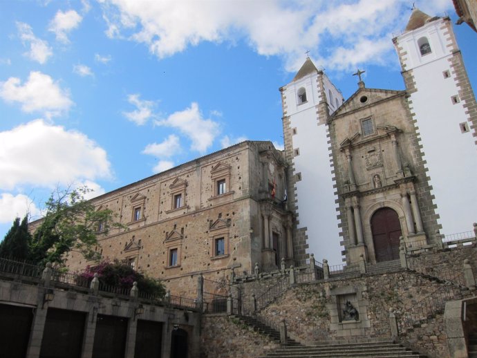 Iglesia De La Preciosa Sangre En Cáceres