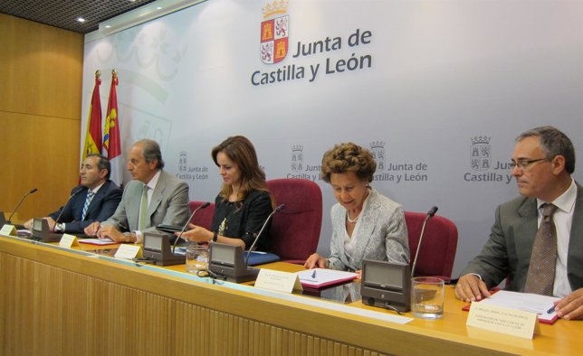 Clemente en la firma de un acuerdo con las industrias alimentarias