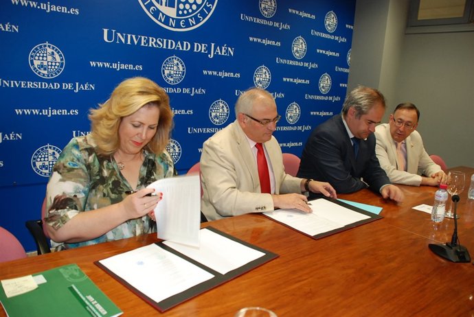 Firma de acuerdo de promoción de hábitos saludables entre la Junta y la UJA