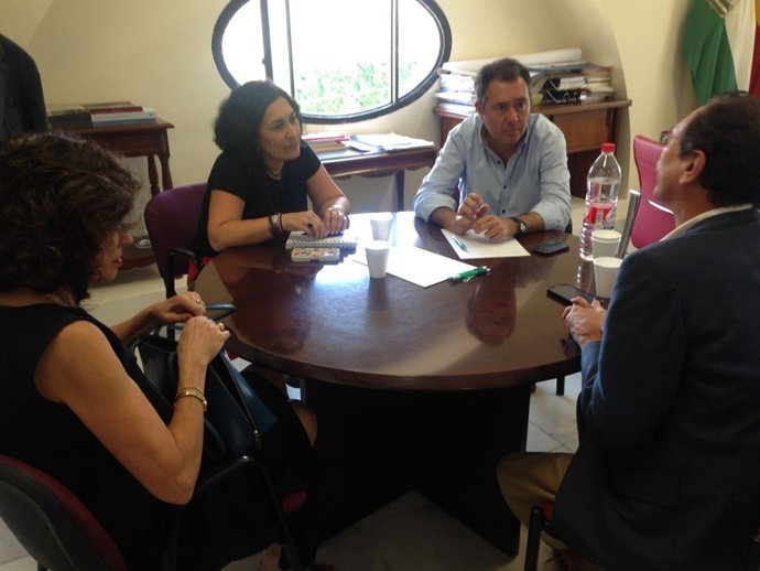 Espadas con la Plataforma Salvemos la Trinidad