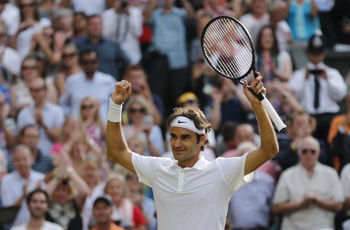 Federer fulmina a Raonic y se mete en su novena final de Wimbledon