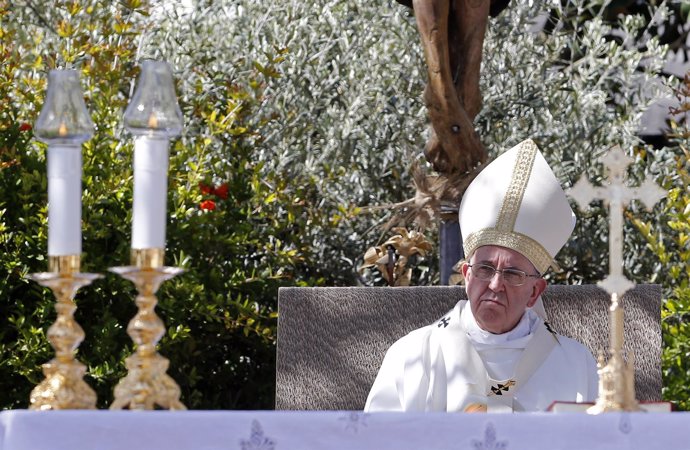 El Papa durante la misa en Campobasso