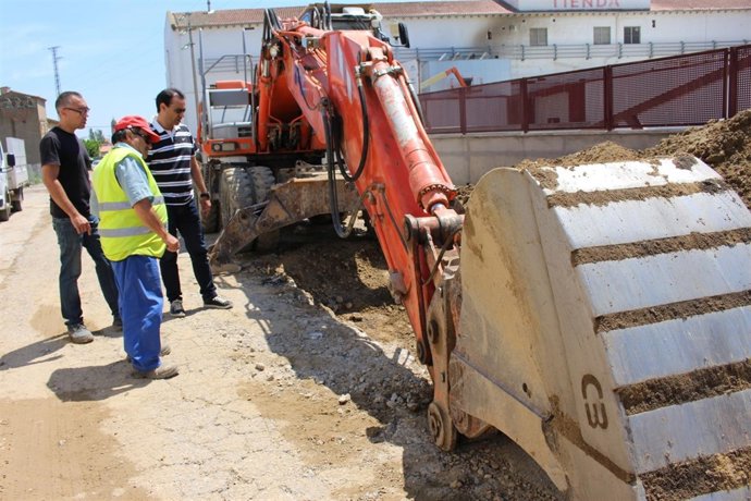 El suministro de agua potable en Binéfar, limitado por una avería.