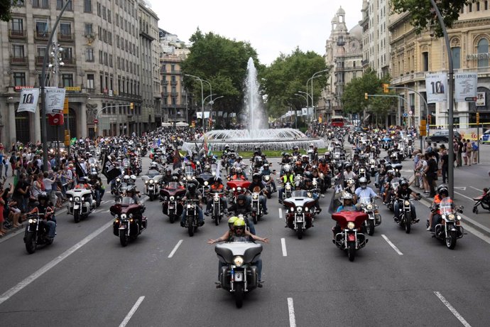 Desfile de banderas del Barcelona Harley Days