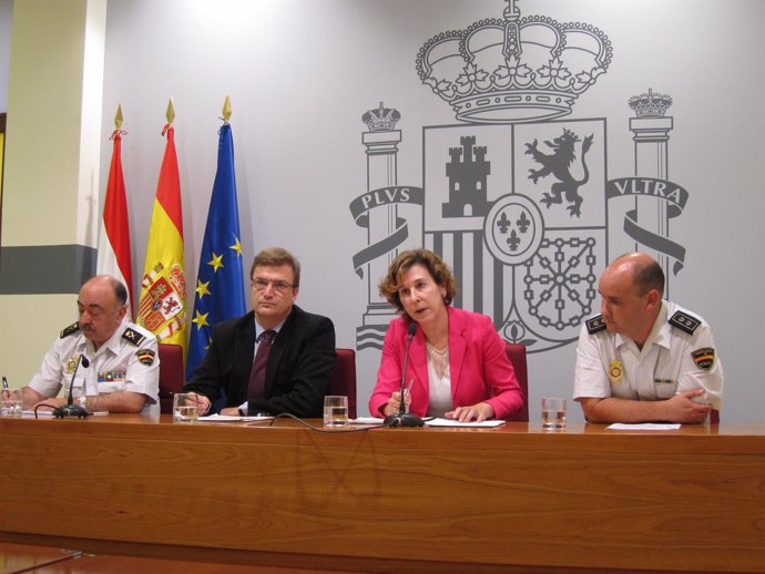 De izquierda a derecha, Mélida, Bretón, Sáenz y Ascaso, en la rueda de prensa