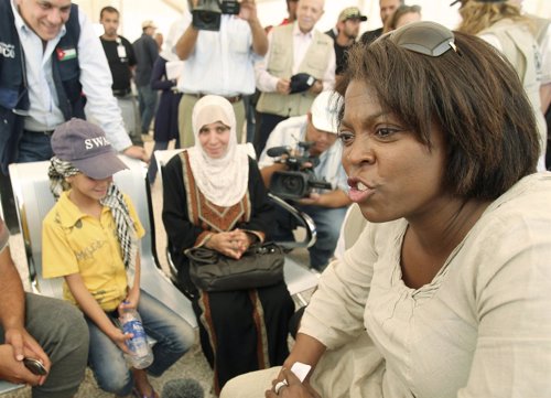 Ertharin Cousin en una visita al campo de refugiados de Zaatari