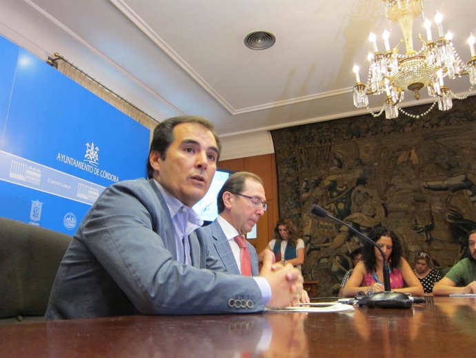 Nieto (en primer plano) durante la rueda de prensa