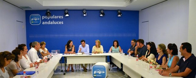 Juanma Moreno, se reúne con los Alpes