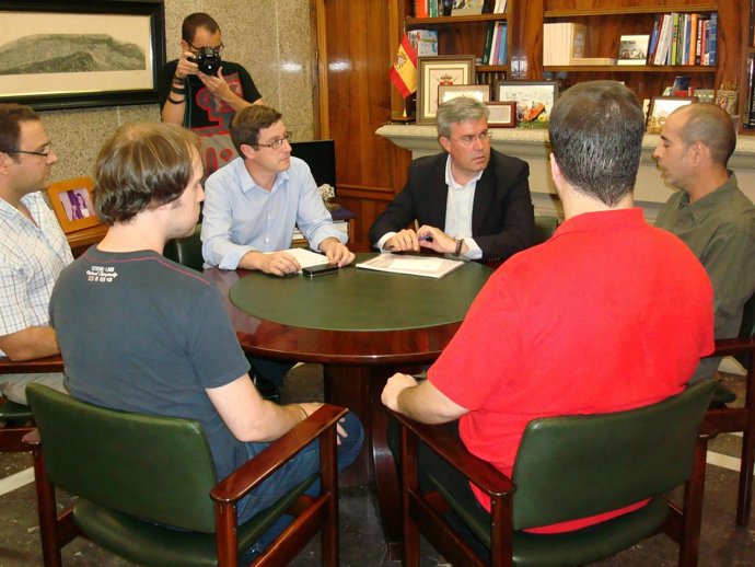 El alcalde de Jaén se reúne con el comité de empresa de Atento