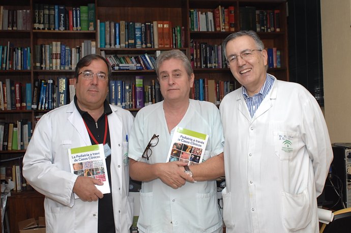 Los autores del libro, los doctores Camino, Ibarra y Pérez Navero