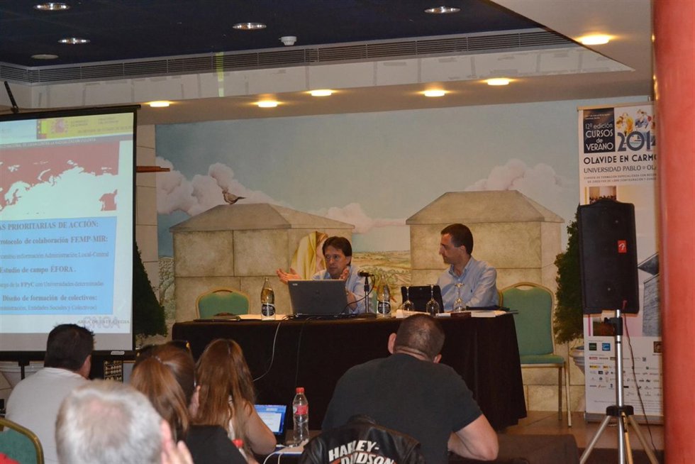 Serrano, del CNCA , y Javier Jordán, profesor de Ciencias Políticas de la UGR
