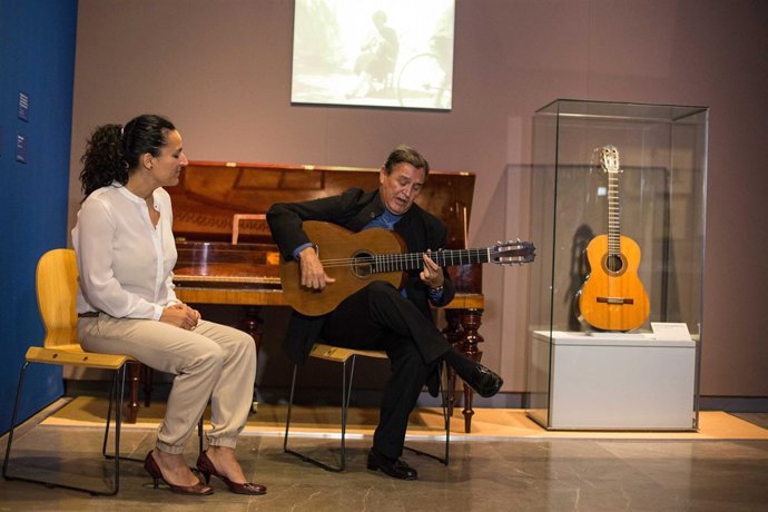 Música en vivo en la exposición de Ángel Barrios en la Alhambra