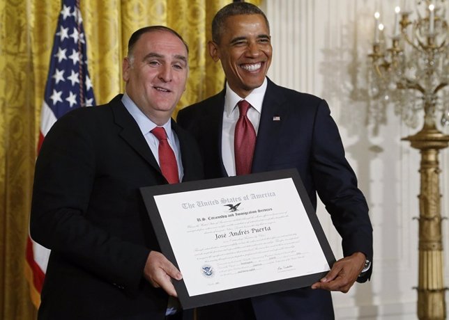 El chef José Andrés galardonado por Obama