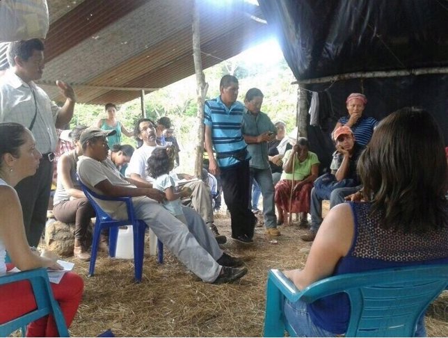 La viceministra de Costa Rica con indígenas en Salitre
