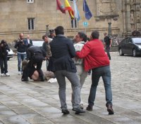 Dos detenidos en las protestas por la toma de posesión del tercer alcalde de Santiago en este mandato