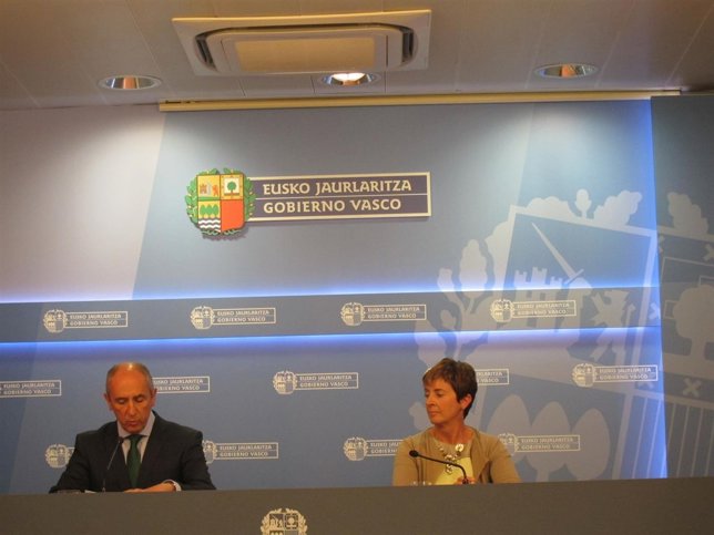 Rueda de prensa del portavoz josu erkoreka y la consejera Arantza Tapia