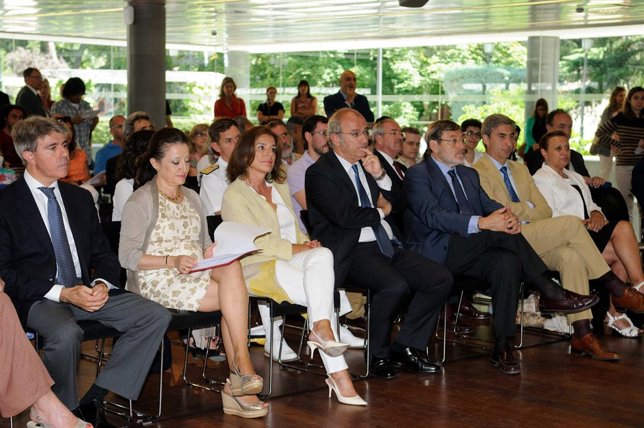 Botella y los portavoces municipales en la presentación