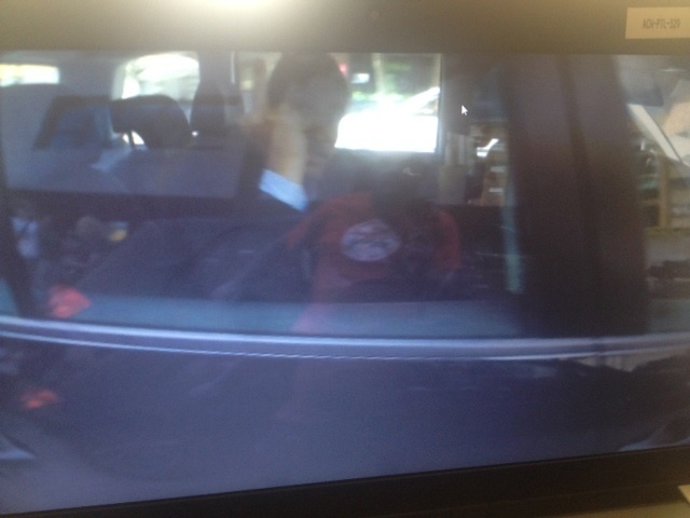 Motes abandona los juzgados haciendo una 'peineta'