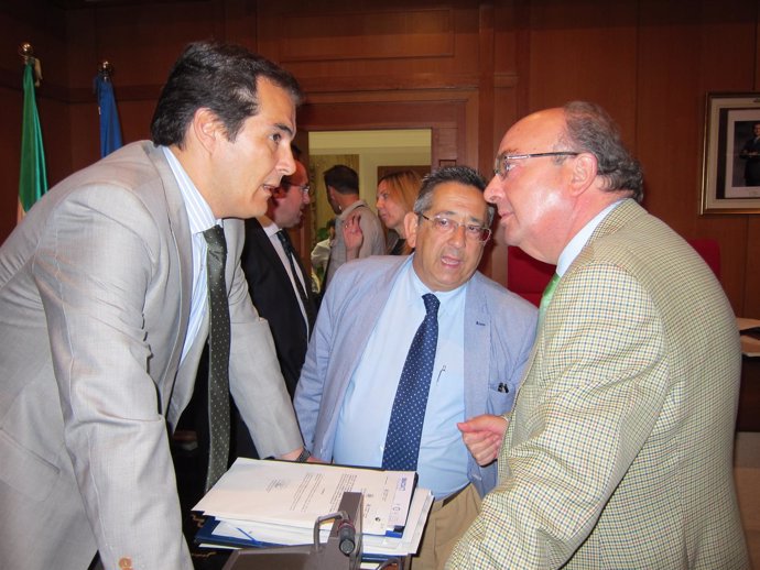 Nieto habla con Martín ante Rojas antes del Pleno