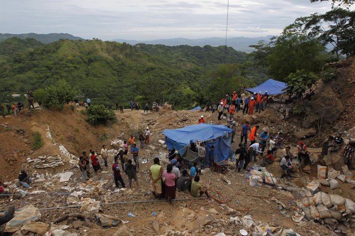 Como un cementerio será declarado la zona de desastre en Honduras