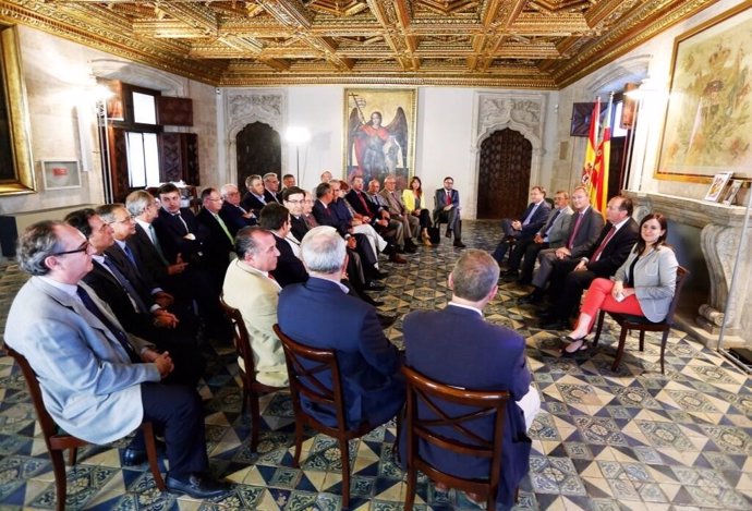 Fabra preside el encuentro de trabajo con empresarios valencianos.