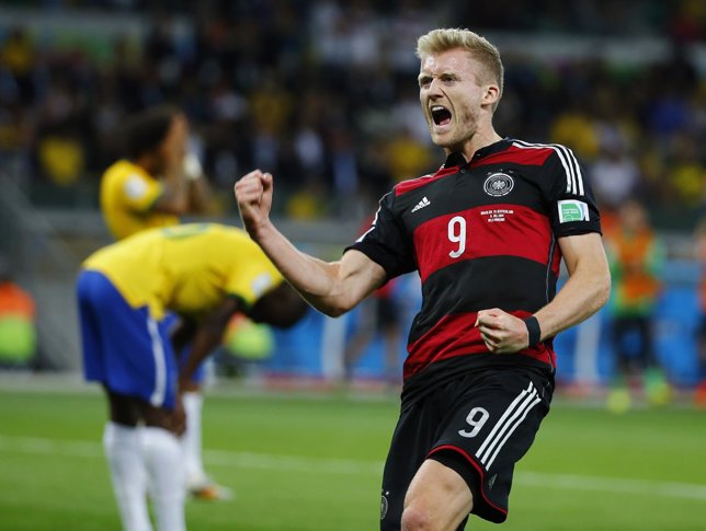 Schuerrle celebra uno de los goles ante Brasil