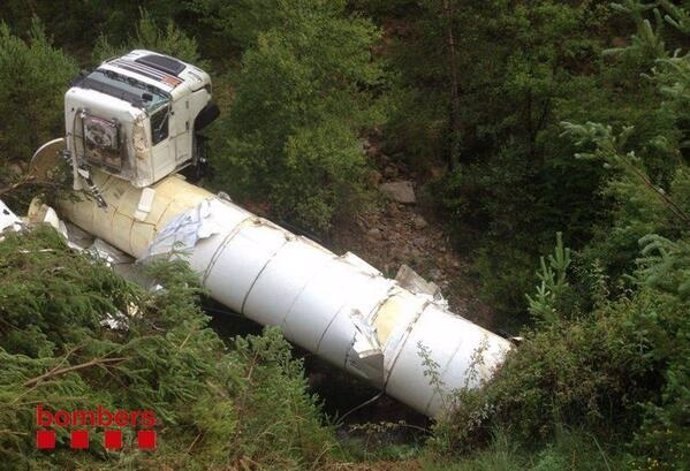 Camión accidentado en Navès (Lleida)