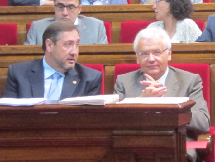 Josep Maria Pelegrí y Ferran Mascarell, en el Parlament