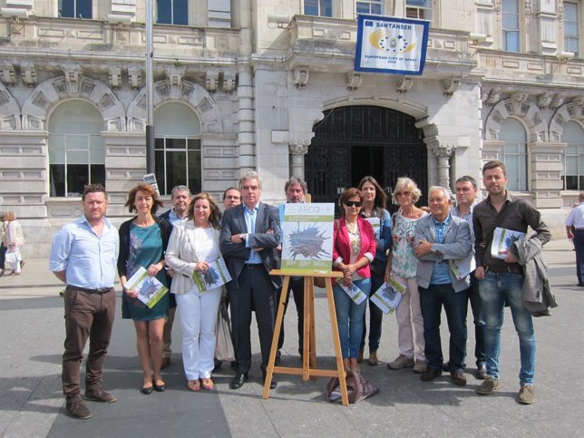 Representantes del PRC en el arco de la Bahía 