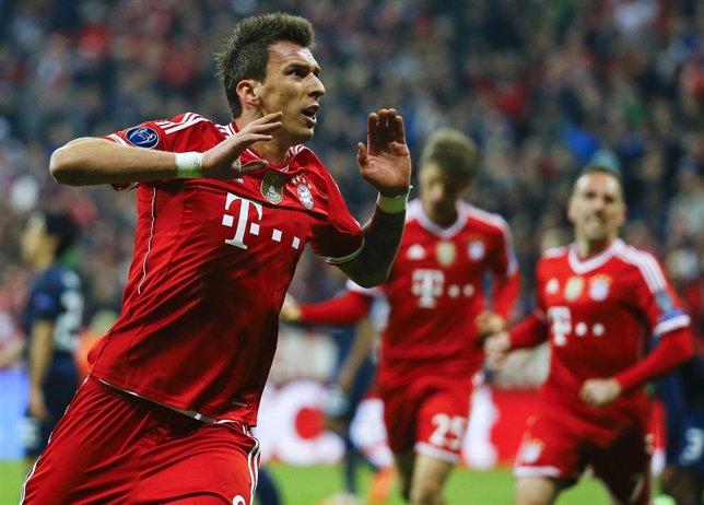 Mandzukic celebra el gol ante el United