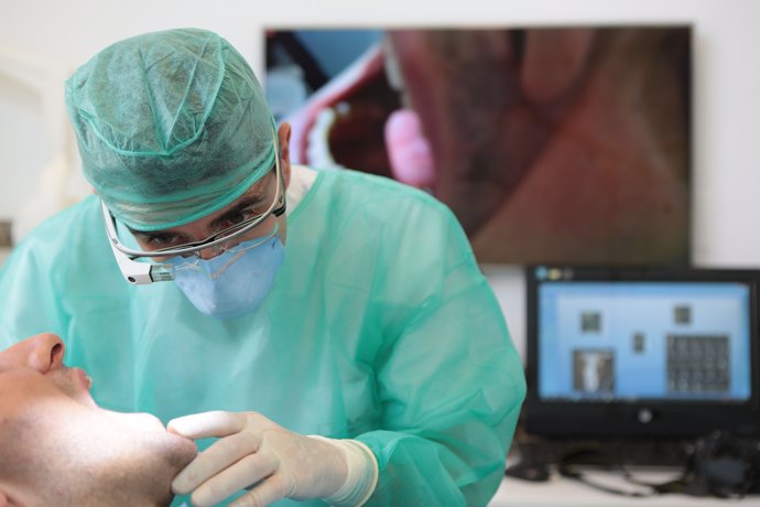 Aplicación pionera de implantología dental para Google Glass